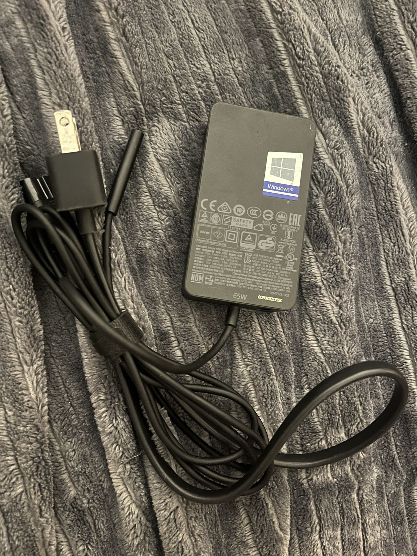 Microsoft Surface Pro Charger 65W