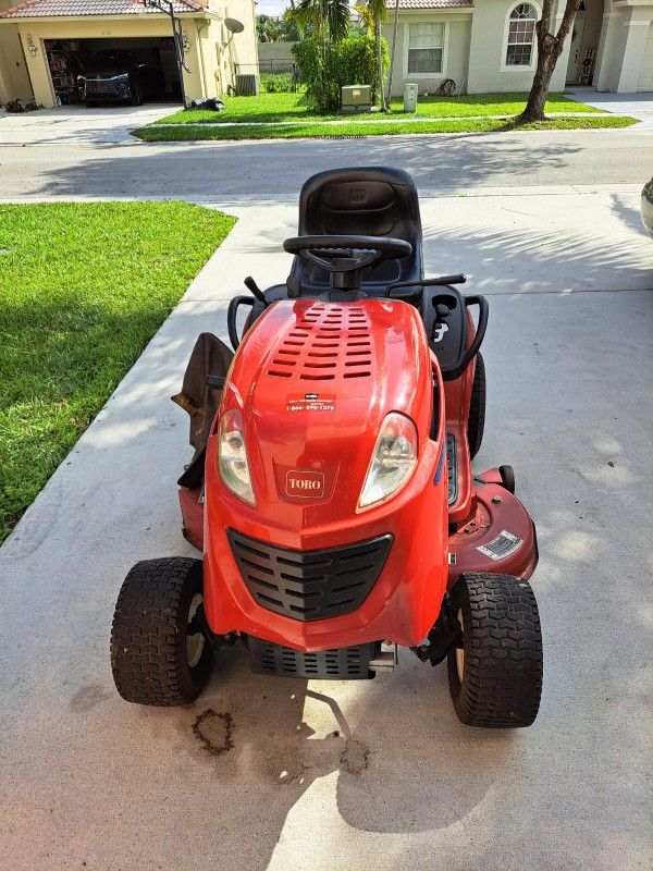 TORO YARD TRACTOR RED