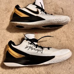 Kyrie Nike - Size 14