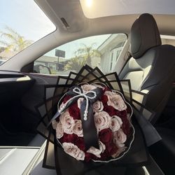 Beautiful and fresh bouquets💐 Available now! 