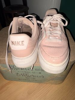 Women’s size 8 Nike