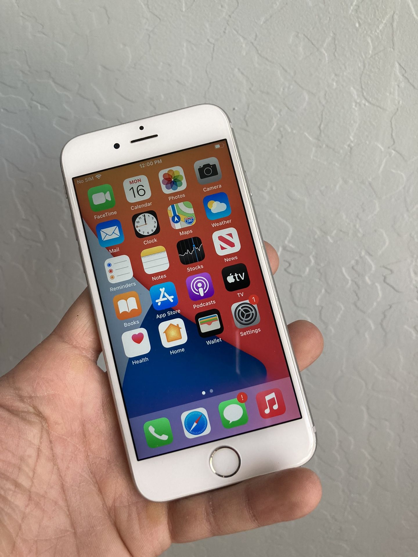 iPhone 6. Like New And Unlocked! No Tax