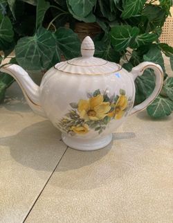 Vintage Ellgreave Floral Teapot