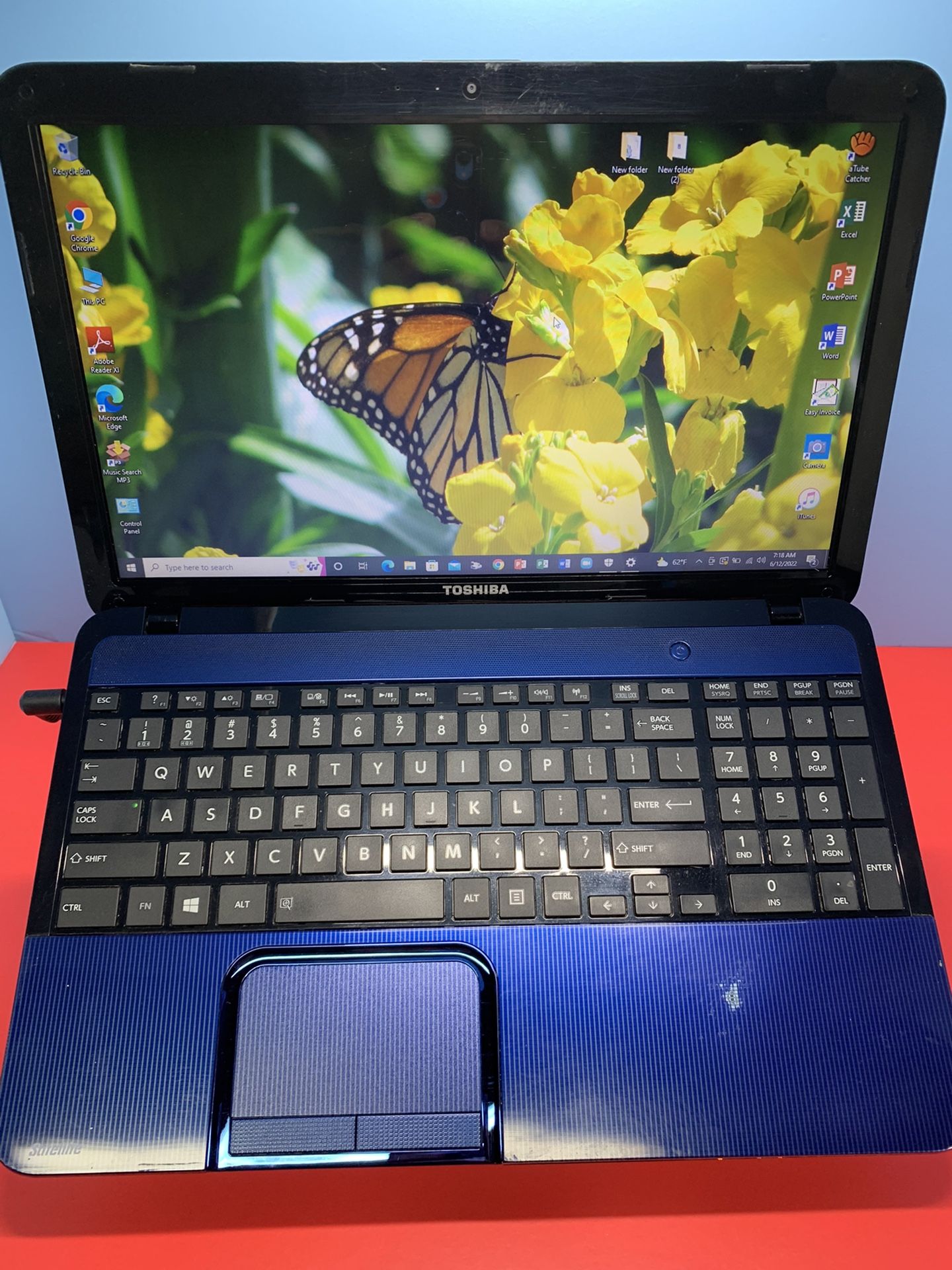 ..TOSHIBA SATÉLITE . .L855S….120 GB SSD...6.0 RAM . READY FOR CLASSES ON LINE OR WORK FROM HOME