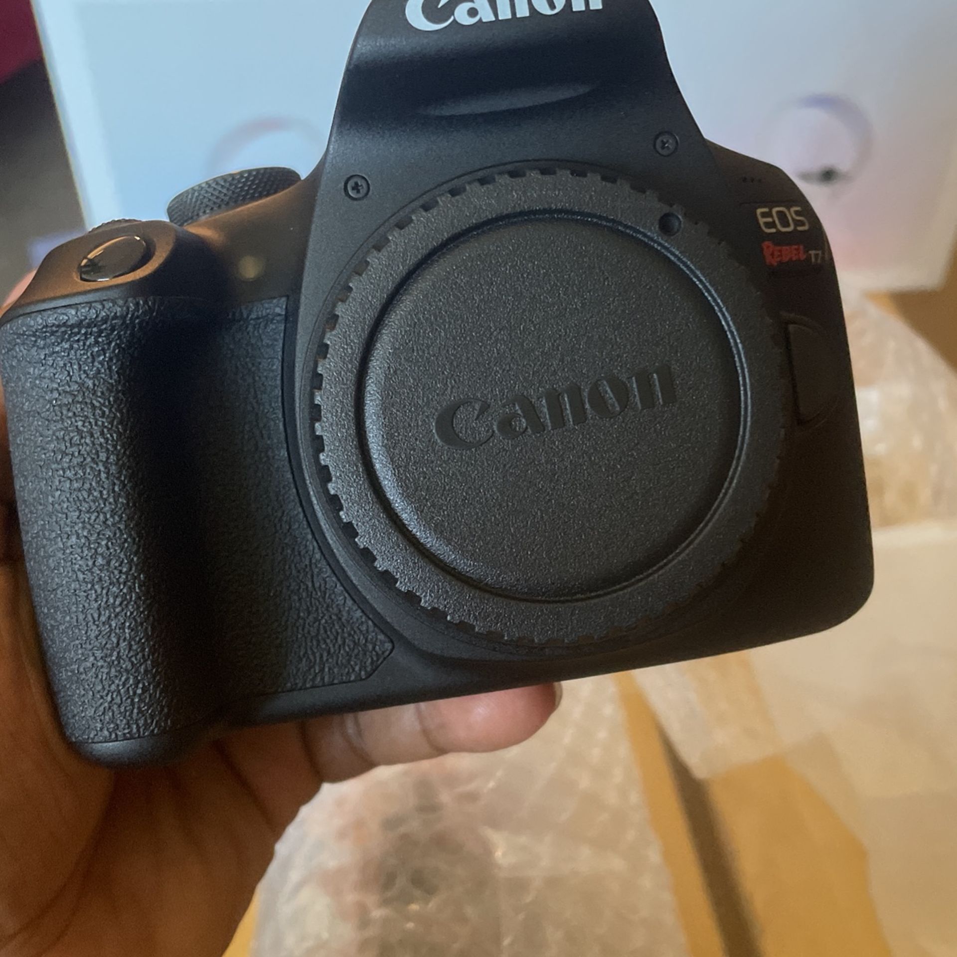 Canon T7 Camera