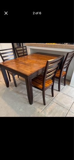 Holland House Furniture Solid Wood Extendable Dining Table with 4 Chairs Good Condition