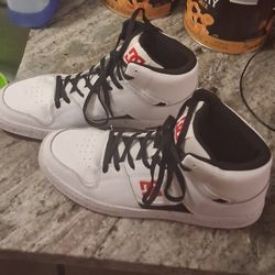 High Top DC Shoes 