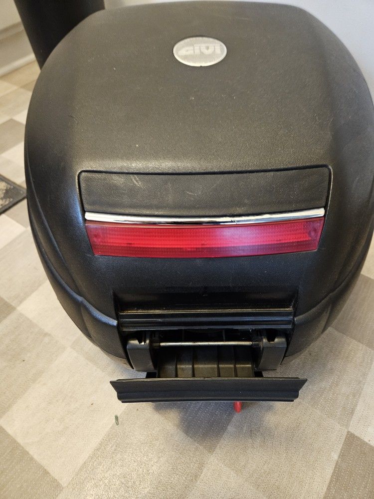 Givi Traffic Box/trunk w Mounting Plate