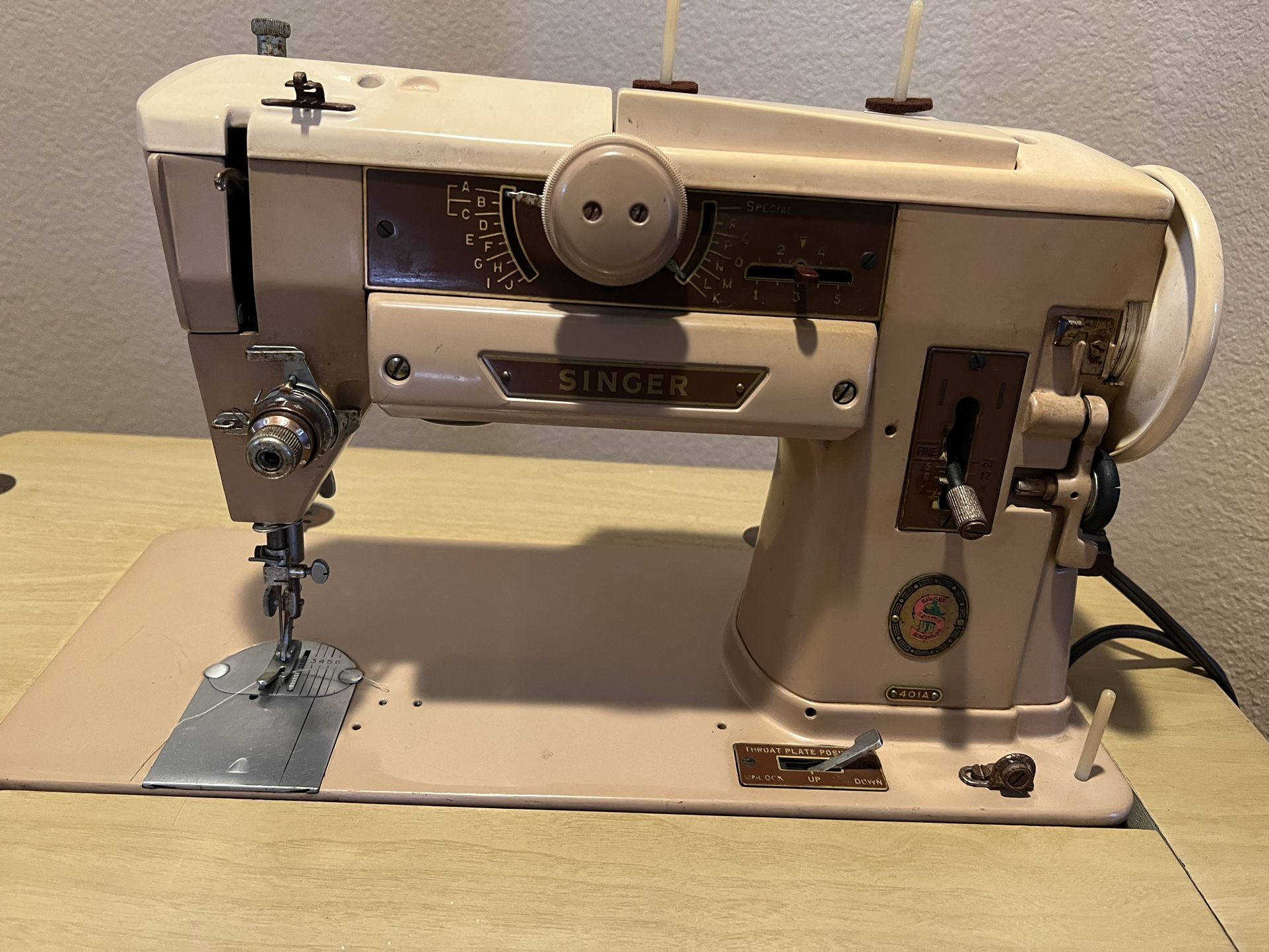 Singer 401A Vintage Sewing Machine