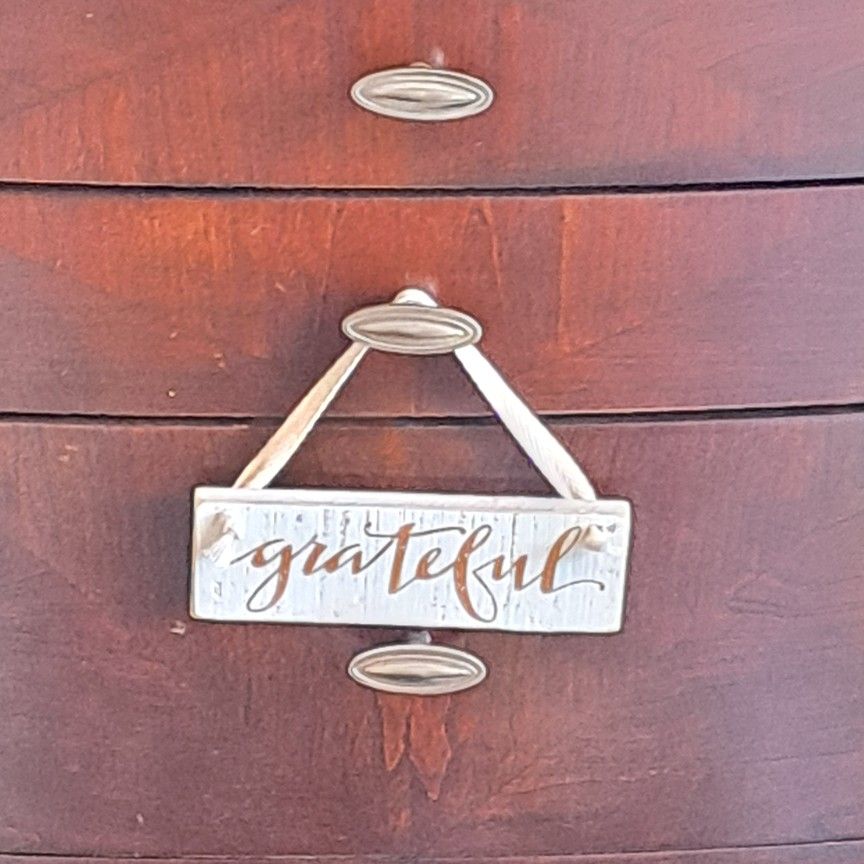 Primitives by Kathy Wooden 'Grateful' Sign