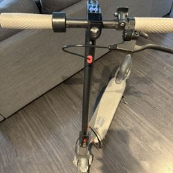  Electric Scooter – Not Working – Good for Repair or Parts