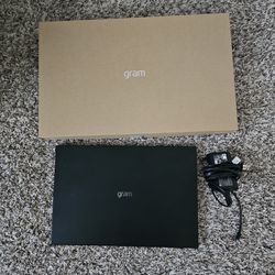 LG Gram 17Z90Q 17 Inch 12th Gen i7 Lightweight Laptop