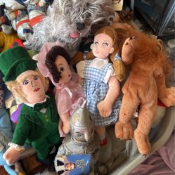Collectors and memorabilia. Wizard of Oz beanie babies.