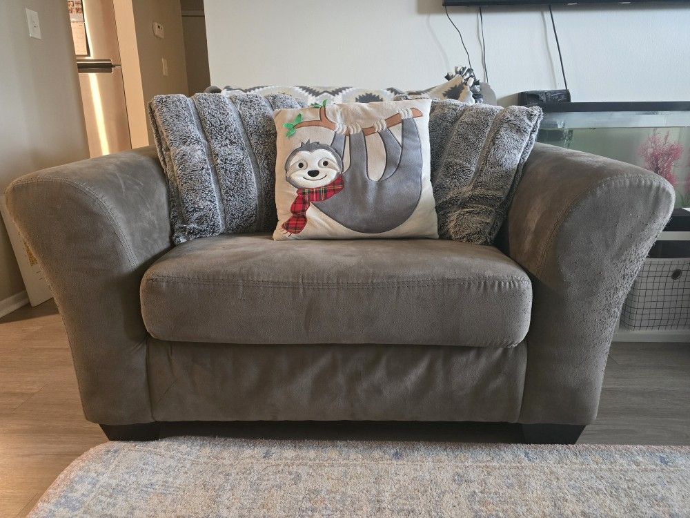 Oversized Armchair – Comfortable & Sturdy – $30 OBO