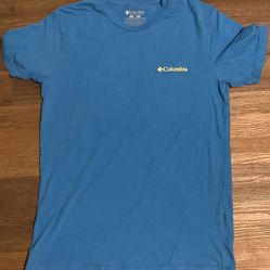 Columbia Size Medium Shirt 