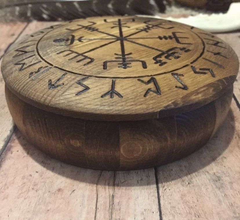 Vegvisir Rune Box (Brown)