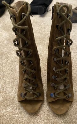 STEVE MADDEN OPEN TOE BOOTIE