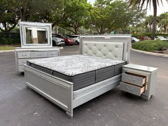 Beautiful Bedroom Set king Size Solid Wood Silver Color In Great Condition by Malaysia Furniture
