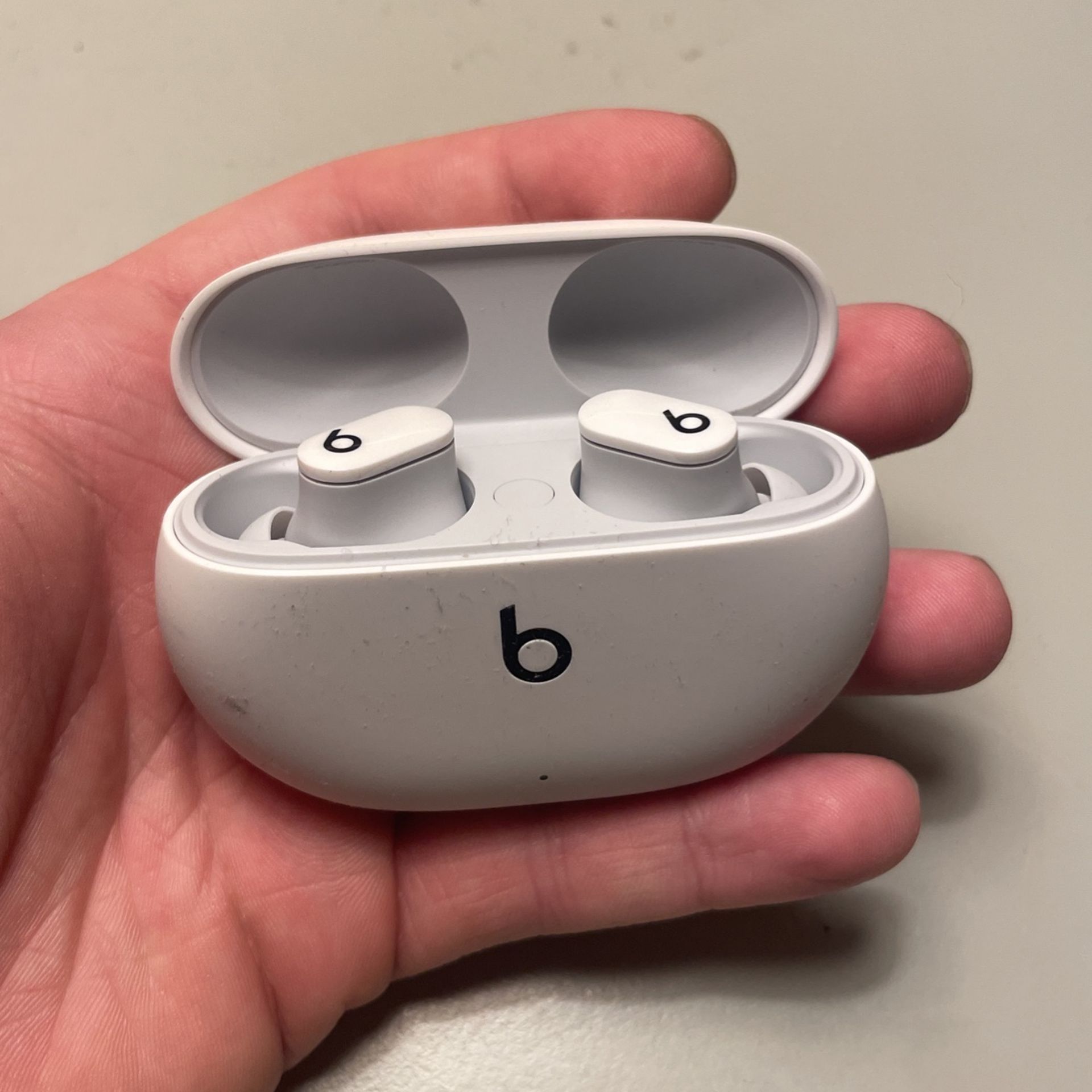 beats earbuds white