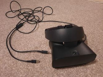 Oculus Rift S VR headset and controllers