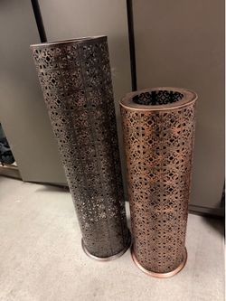 Pier 1 pedestals (lot of 2)