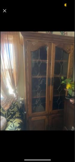 Oak wood China cabinet\hutch