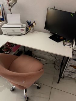Computer desk