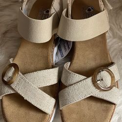 New Women's Bobs Skechers Sandals Size 7, Cream, memory foam washable 