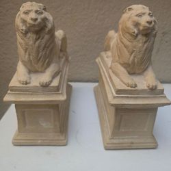 Vintage Classical Reclining Lion Bookends / Statues (Pair) – Sandstone Finish