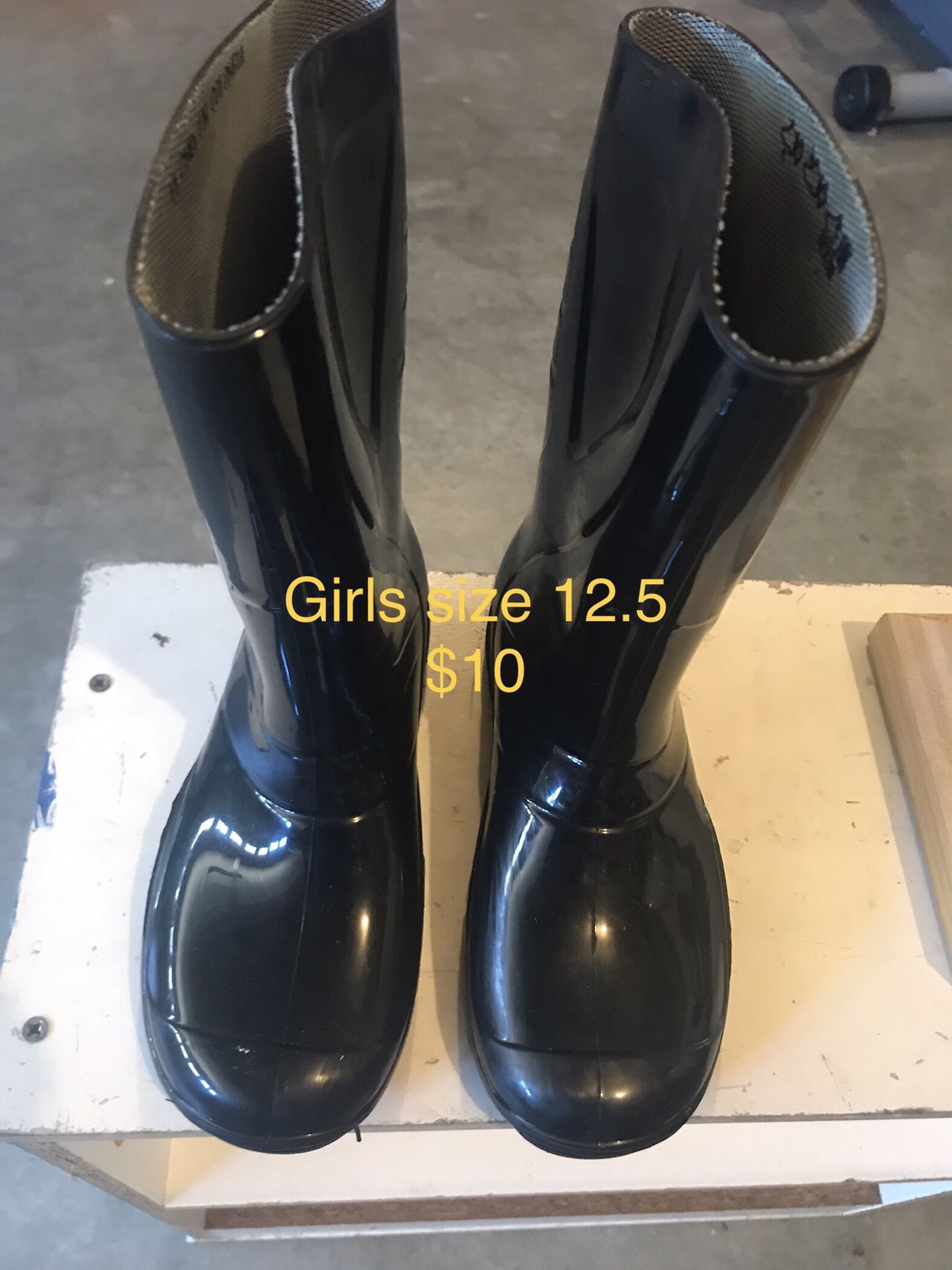 Skeeper Children’s rain boots size 30(US 12.5) like new