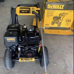 NEW⭐️ DeWALT 4000 PSI 3.5 GPM GAS a WASHER Powered by HONDA 