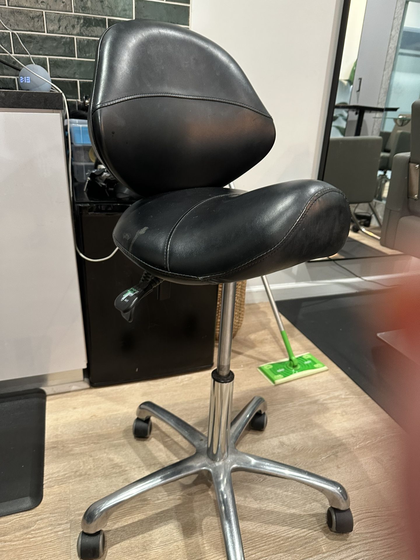 Salon Chair