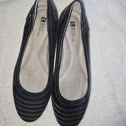 White Mountain Deluxe Flat Navy Leather Size 7M