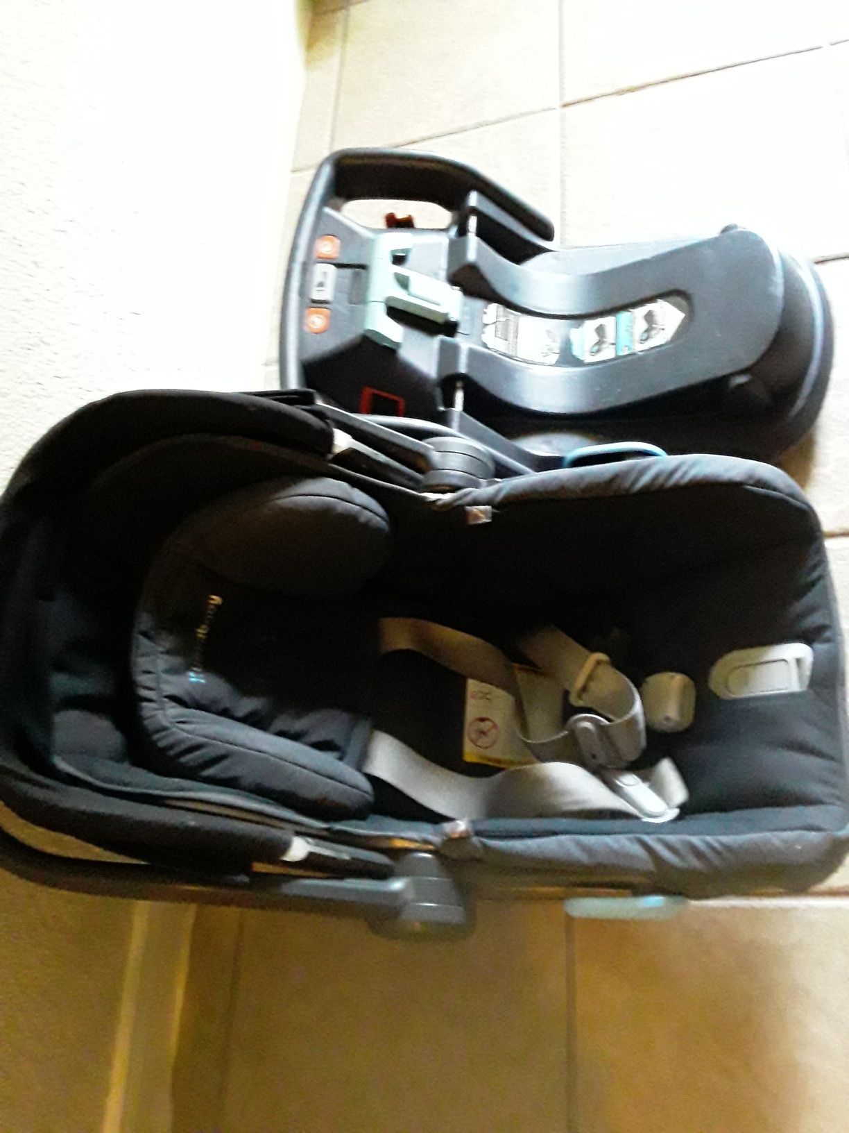 Carriola. Porta bebé. Bañera . Silla para comer ..