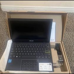 Asus 11" laptop 4GB RAM, 128GB storage