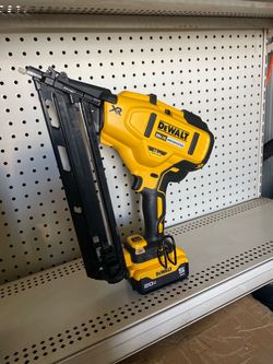 DeWalt 20V XR Brushless 15GA Finish Nailer