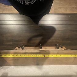 Wooden hanging rack with 3 hooks