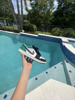 Jordan 1 Mystic Green Size 8 