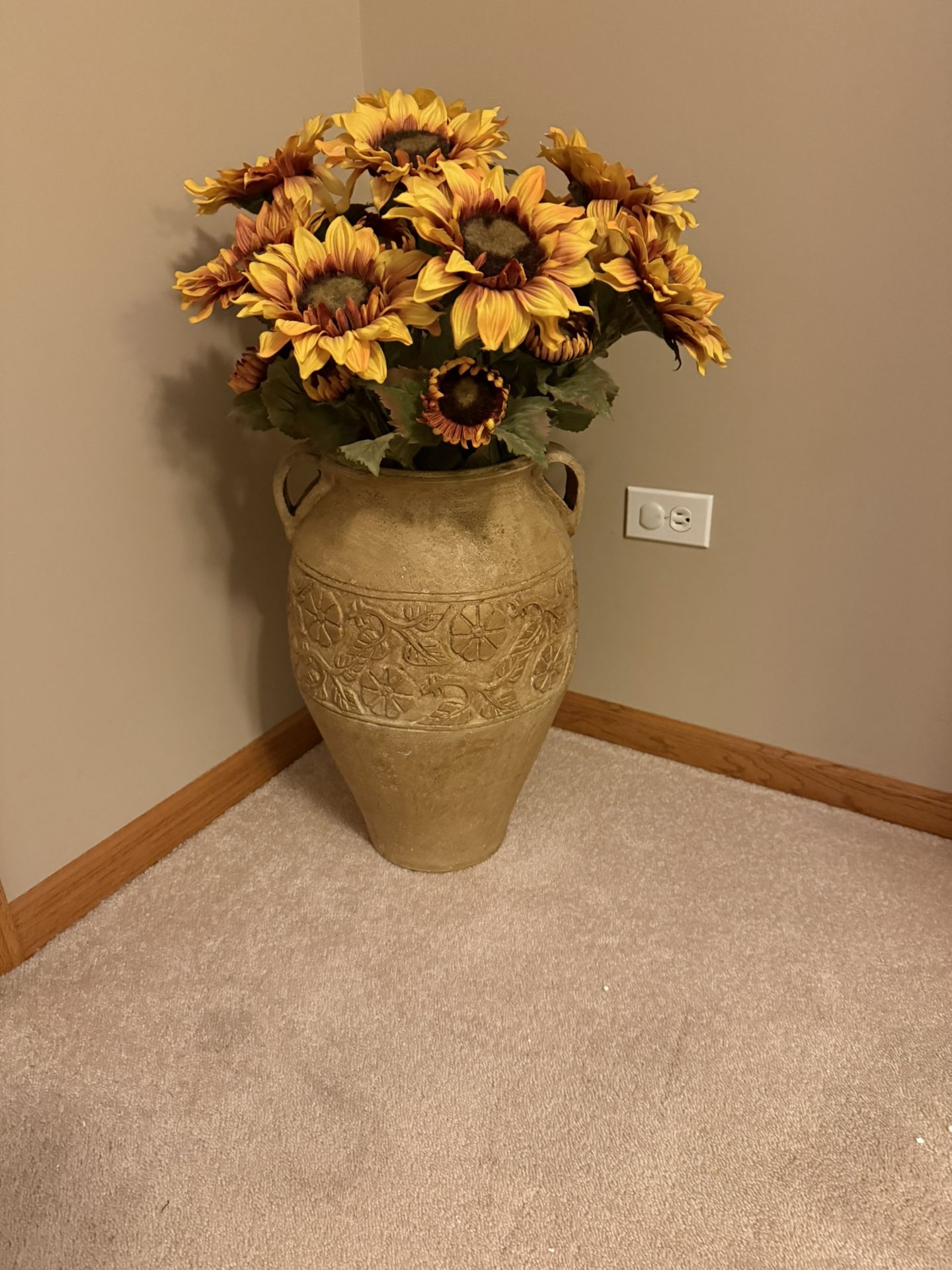 Gorgeous Vase With Flowers 