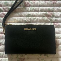 Michael Kors Wristlet 