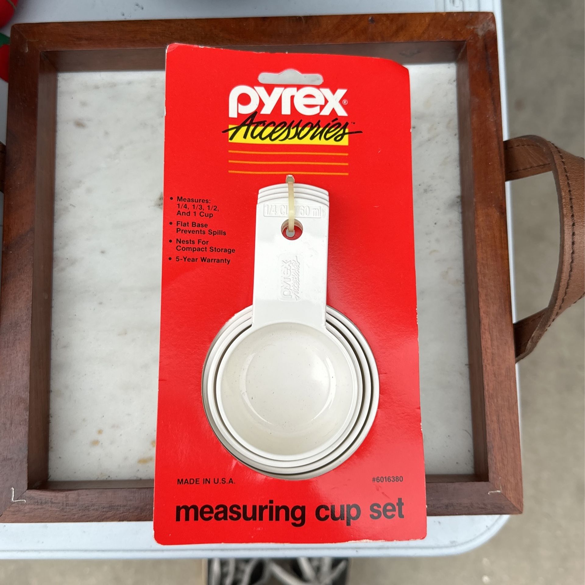 Vintage Pyrex Measuring Cup Set