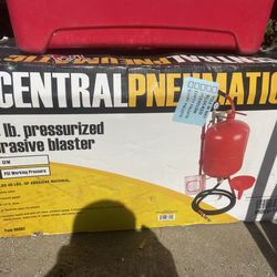 CENTRAL  40LBS PRESSURIZED ABRASIVE BLASTER  NEW MEW
