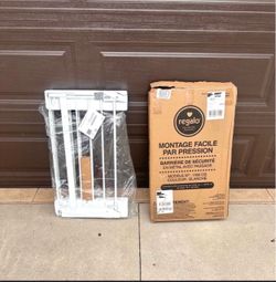 Regalo Safety Gate new in box 30X 37