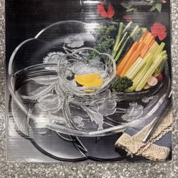 Brand New Crystal Chip And Dip Set 