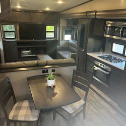 Like New 2021 Grand Design Fifth Wheel RV 