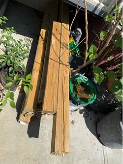 Wood posts -PICK UP ONLY