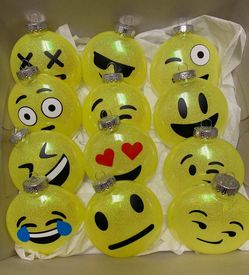 EMOJI CHRISTMAS ORNAMENTS