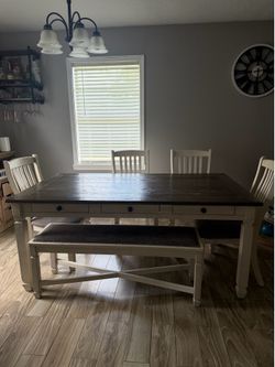 Ashley’s dining table set