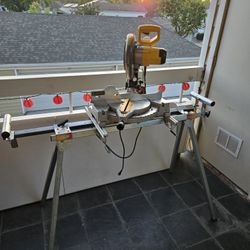 Dewalt 10" Counpound Miter Saw W/ Portable Stand