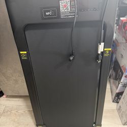 Walking Pad Treadmill with 6% Incline and Remote Control,Under Desk Treadmill for Home&Office, 250 lbs Weight Capacity